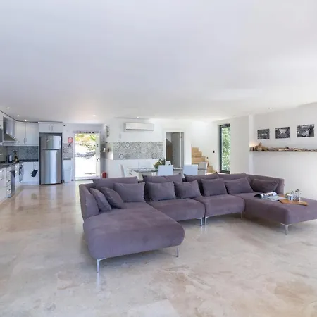 Willa In Islamlar Sleeps 6 With Pool Air Con And Wifi